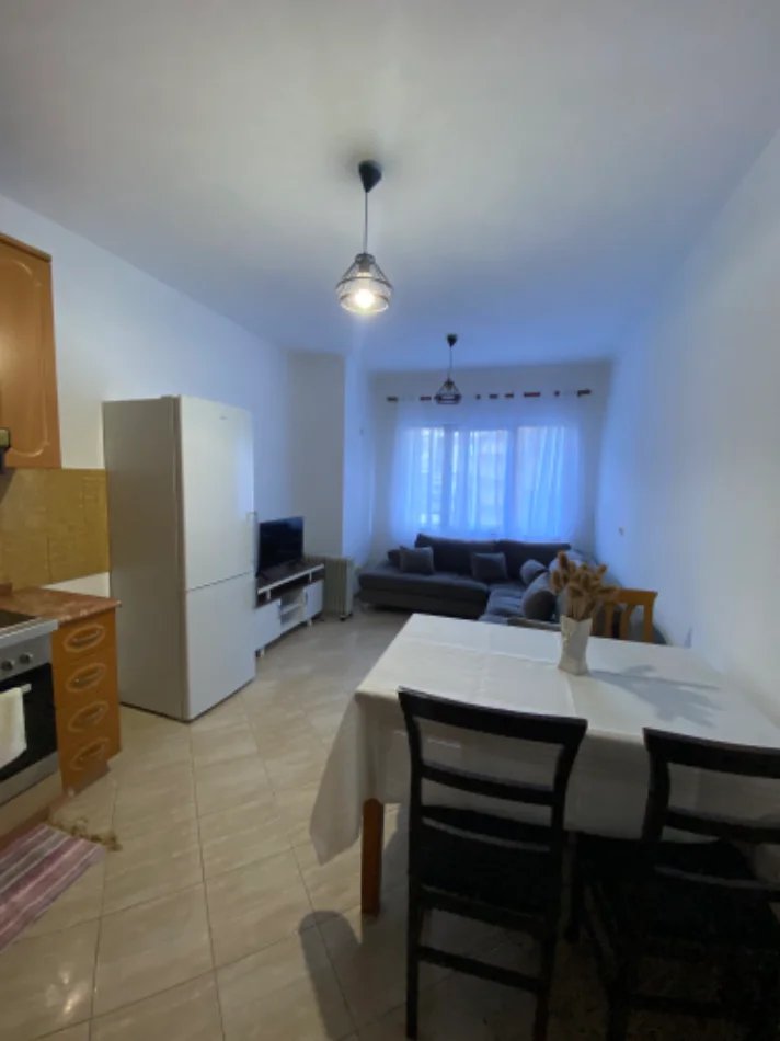 Tirane, jap me qera apartament 1+1+Ballkon Kati 2, 60 m² 47.000 All (Mbrapa Bar Oslo).