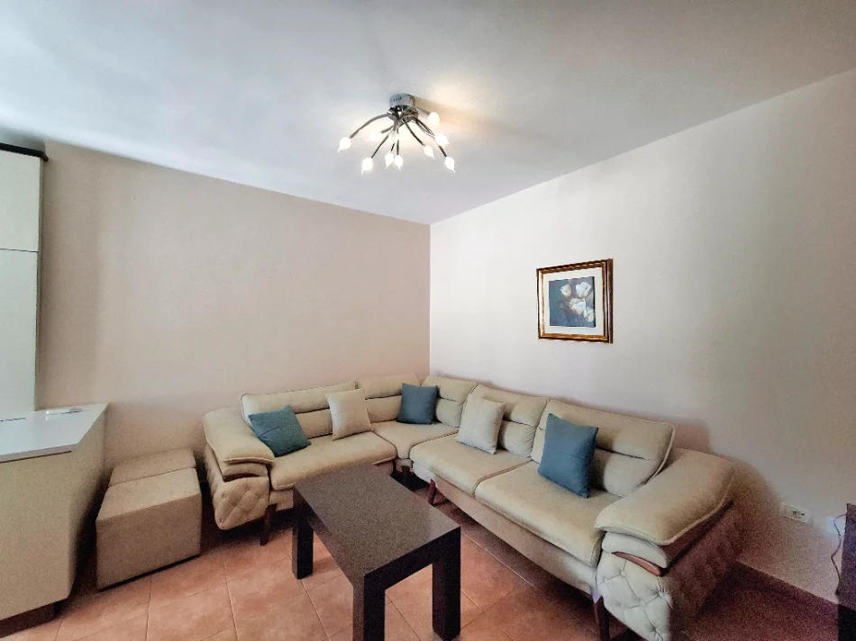 Tirane, jap me qera apartament 1+1+Ballkon Kati 5, 80 m² 400 € (Fresk)