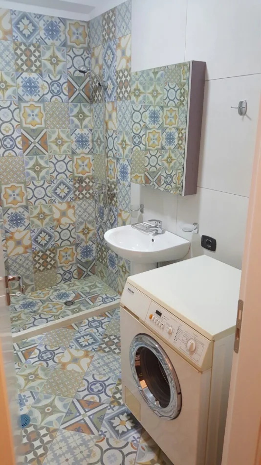 Tirane, jap me qera apartament 1+1 Kati 2, 55 m² 450 €