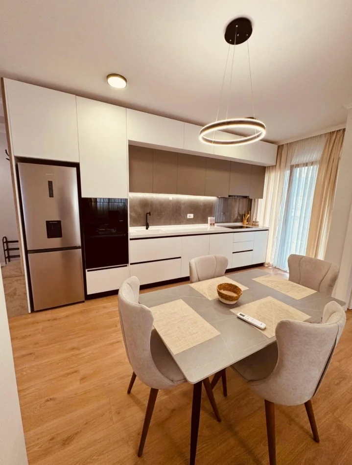 Tirane, jap me qera apartament 2+1+2 Kati 6, 120 m² 1.300 € (RRUGA E DURRESIT)
