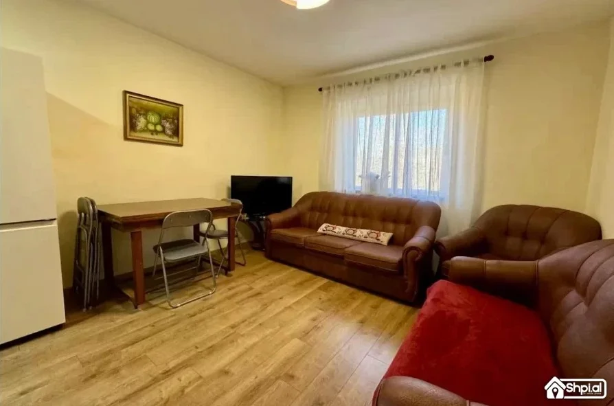 Tirane, jap me qera apartament 2+1+Aneks+Ballkon Kati 2, 80 m² 550 € (Rruga e Elbasanit)