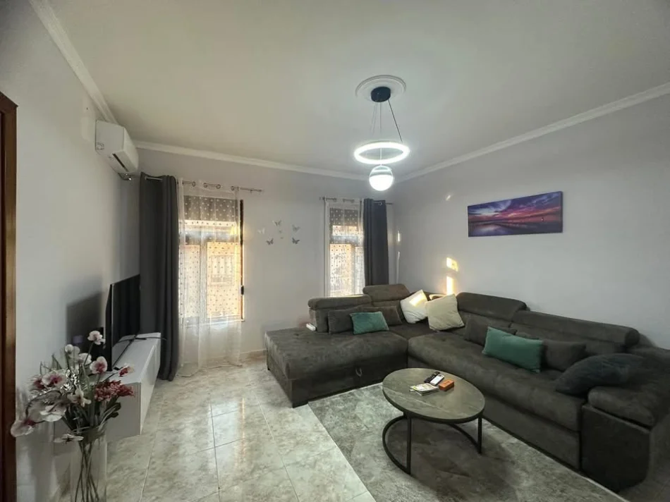 Tirane, jap me qera apartament 2+1+Aneks+Ballkon Kati 4, 850 € (Rruga Sami Frasheri ,Blloku)