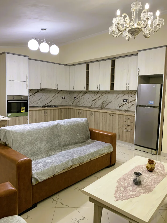 Tirane, jap me qera apartament 2+1+Ballkon Kati 3, 126 m² 640 € (Rruga Pal Hasi)