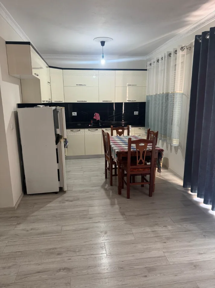 Tirane, jap me qera apartament 3+1+Ballkon Kati 3, 125 m² 540 € (Rruga Muhamed Deliu, Dajt, Tirane)