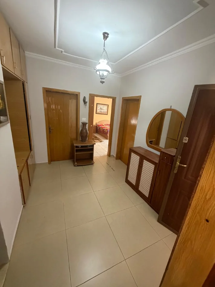 Tirane, jap me qera apartament 3+1 Kati 5, 110 m² 600 € (Rruga Fortuzi)