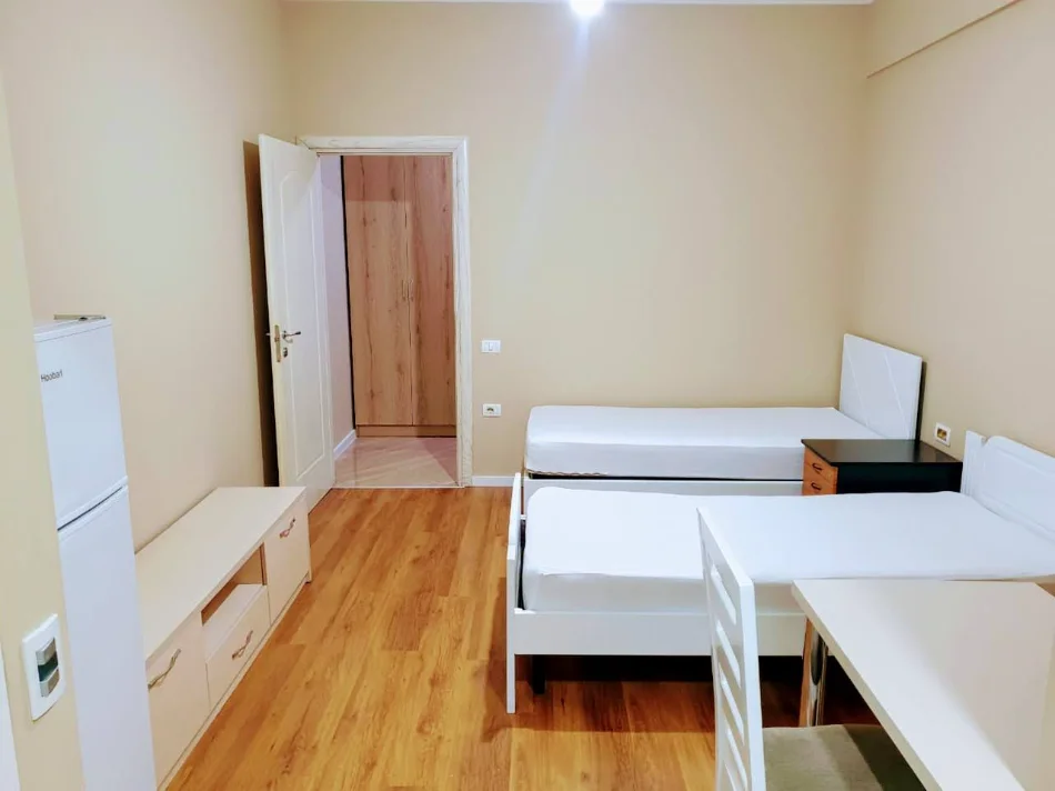 Tirane, jap me qera apartament Kati 3, (Rruga Jordan Misja perball pallatit Marga)