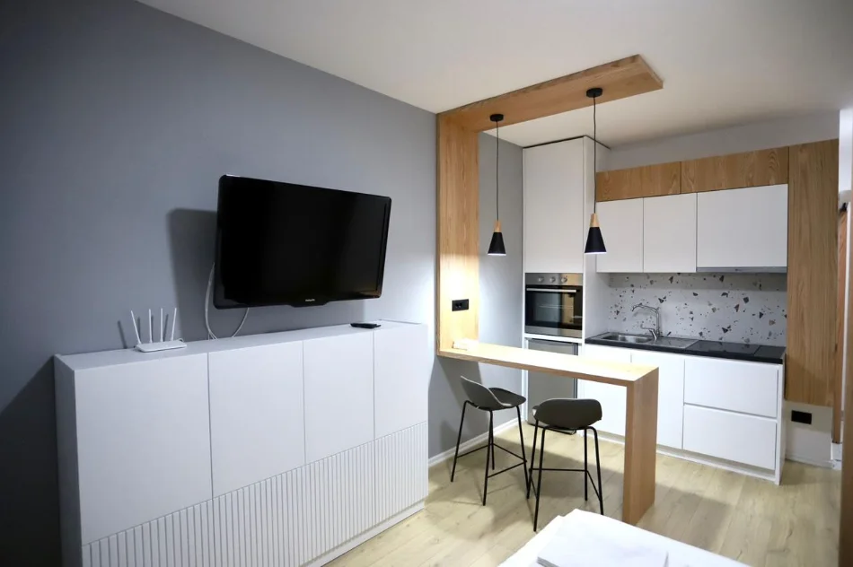Tirane, jap me qera garsonier 1+1 Kati 4, 40 m² 350 €