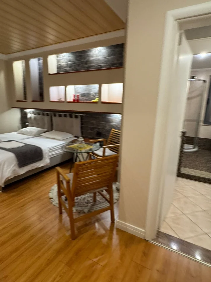 Tirane, jepen me qera 2 apartamente per airbnb 1.500 €