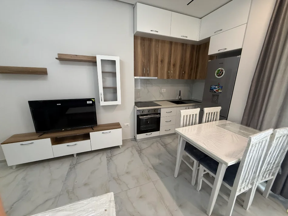 Tirane, jepet me qera 1+1 , 300 €
