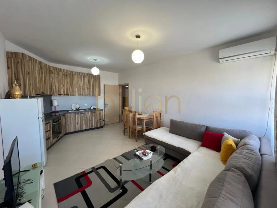Tirane, jepet me qera 1+1 , 60 m² 500 € (Yzberisht)