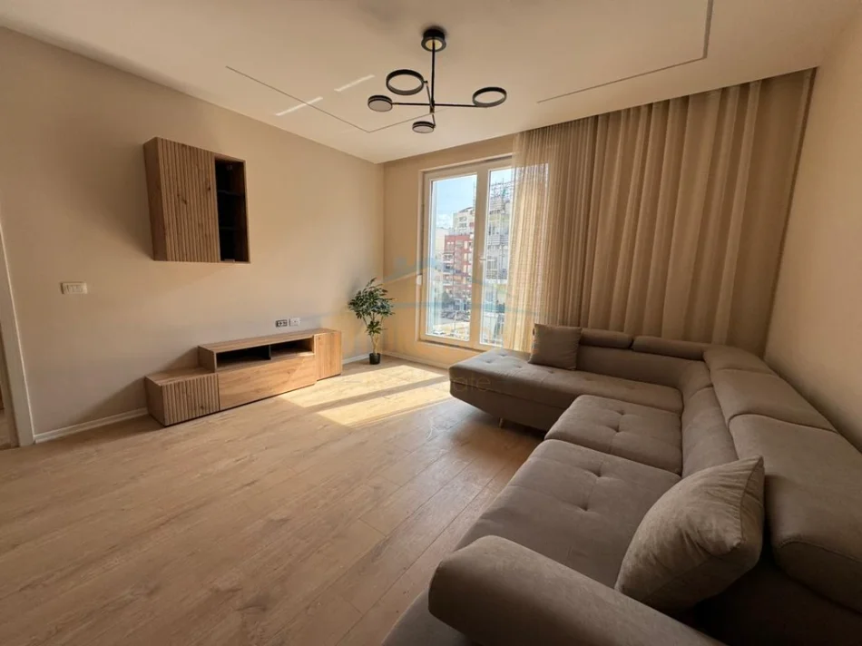Tirane, jepet me qera 1+1 , 66 m² 700 € (Jordan Misja)