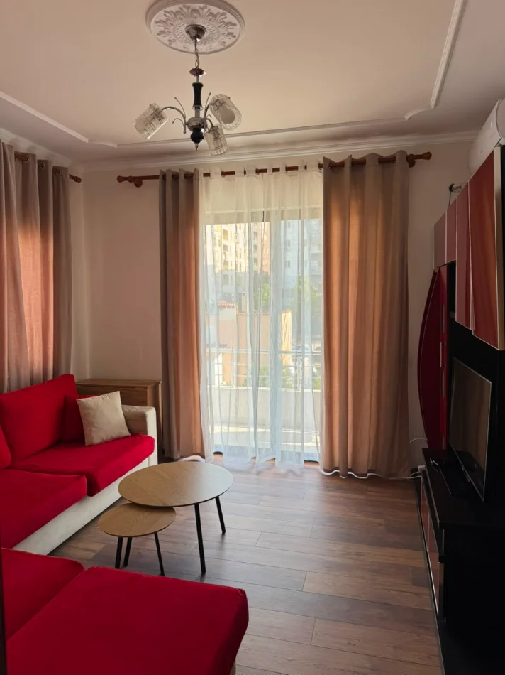 Tirane, jepet me qera 1+1+Aneks Kati 4, 550 €