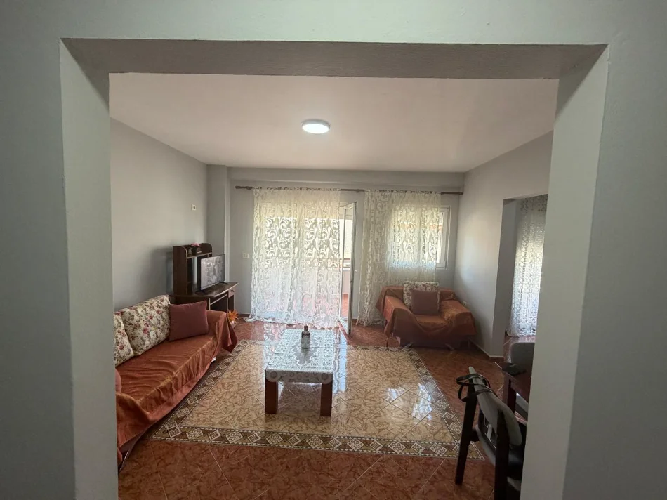 Tirane, jepet me qera 1+1+Ballkon , 450 €