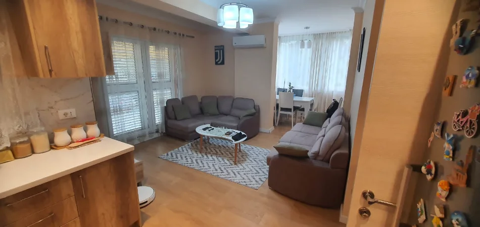 Tirane, jepet me qera 1+1+Ballkon Kati 1, 70 m² 600 € (Komuna Parisit)