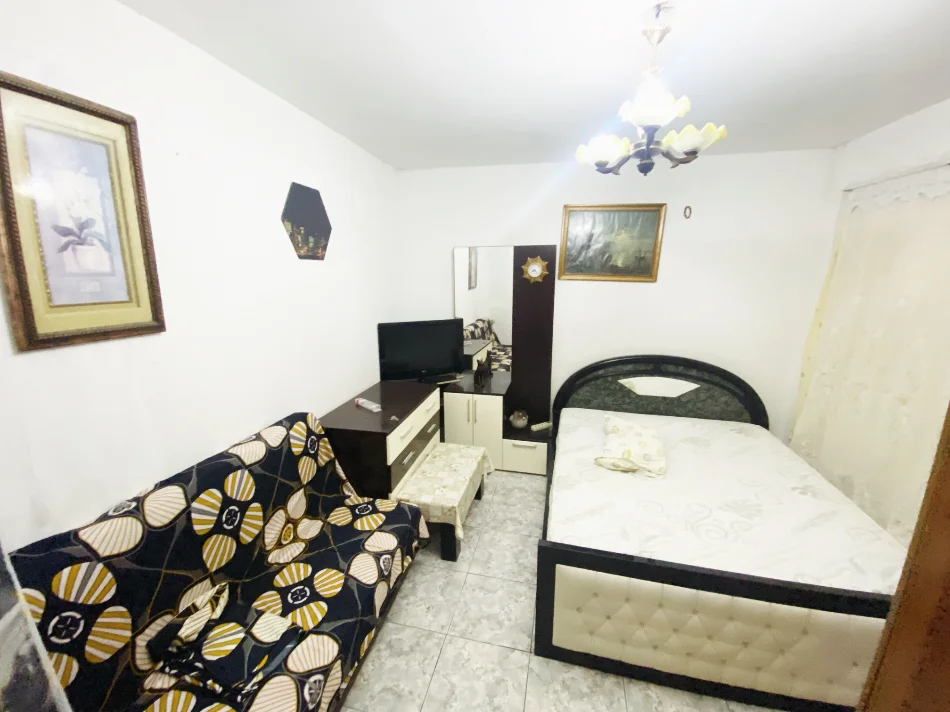 Tirane, jepet me qera 1+1 Kati 2, 200 €