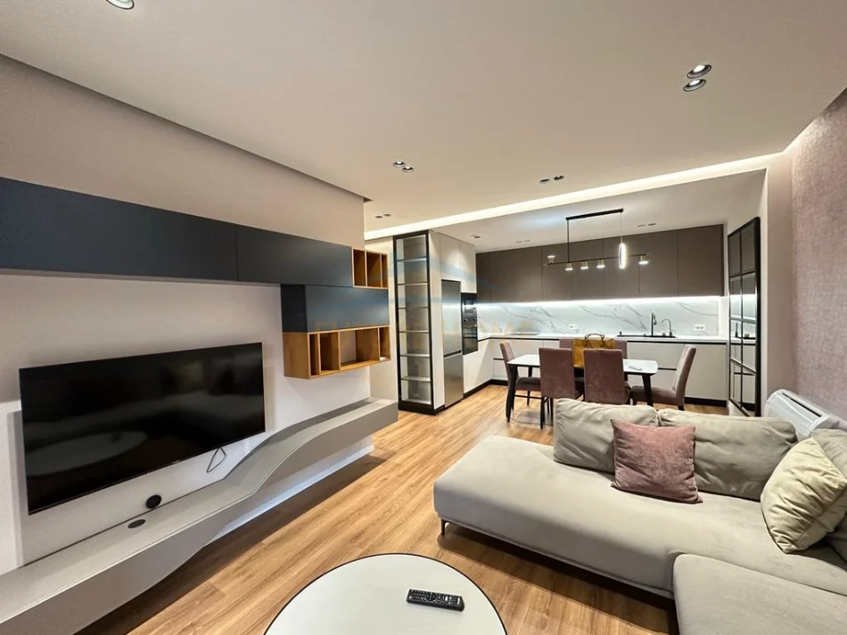 Tirane, jepet me qera 1+1 Kati 2, 71 m² 750 €