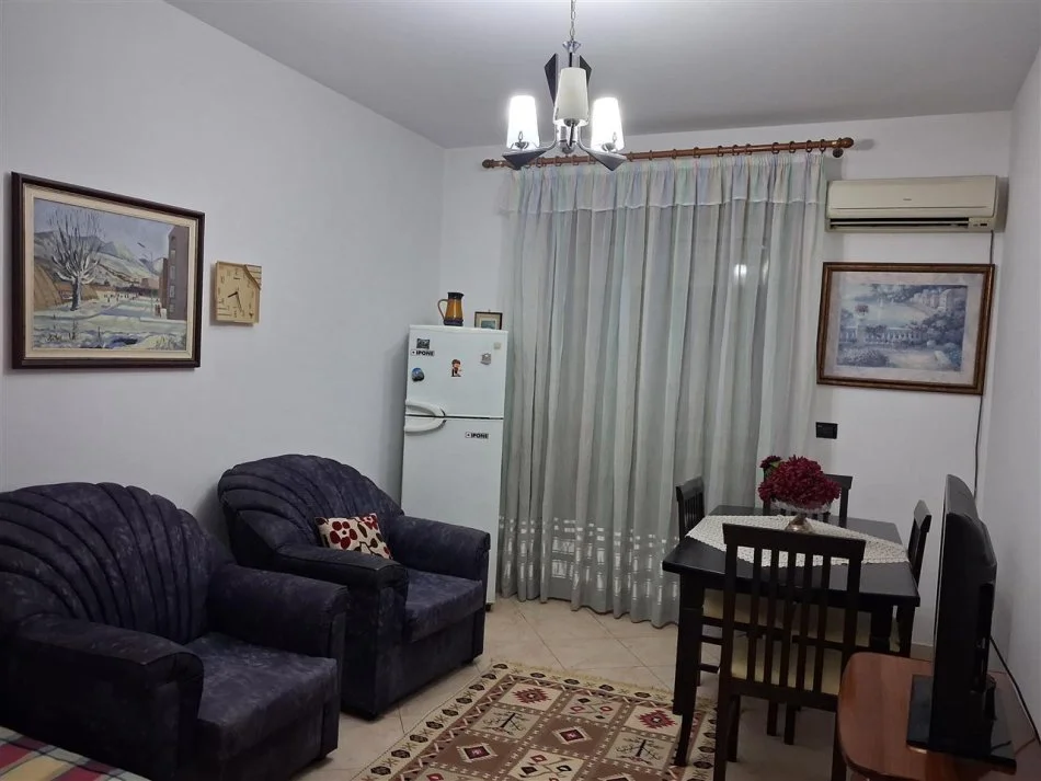 Tirane, jepet me qera 1+1 Kati 4, 70 m² 690 € (RRUGA BARDHOK BIBA)