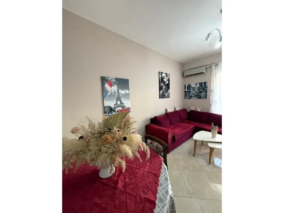 Tirane, jepet me qera 1+1 Kati 5, 56 m² 550 €