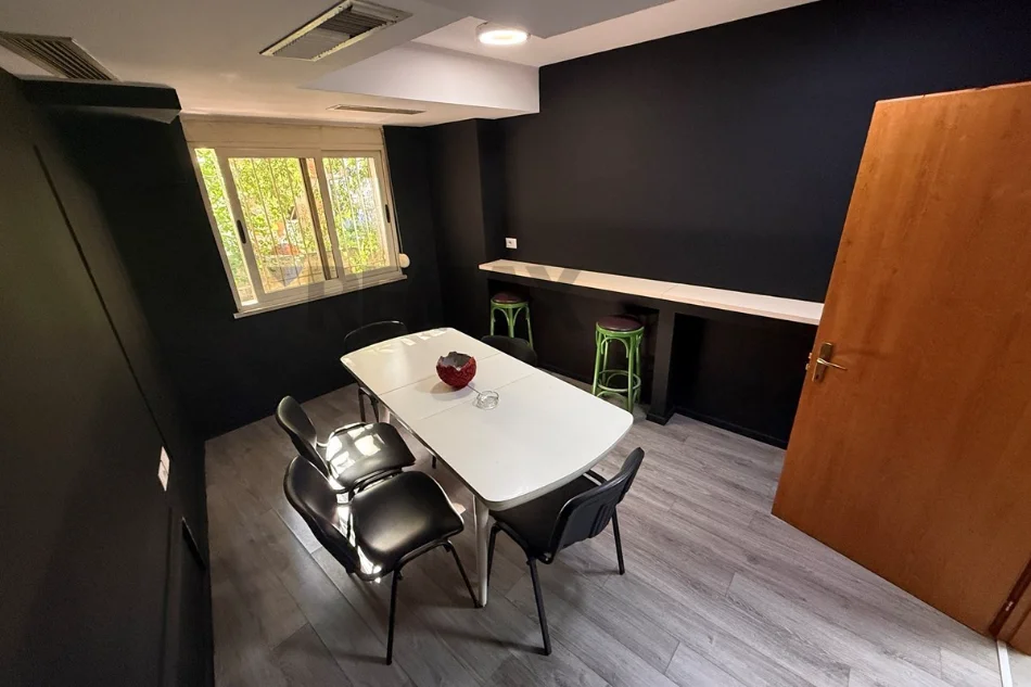 Tirane, jepet me qera , 174 m² 3.200 €