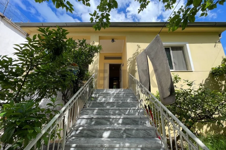 Tirane, jepet me qera 2+1 , 98 m² 1.000 €