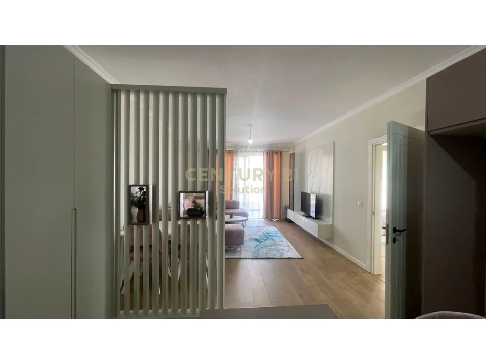 Tirane, jepet me qera 2+1+Ballkon Kati 6, 750 €