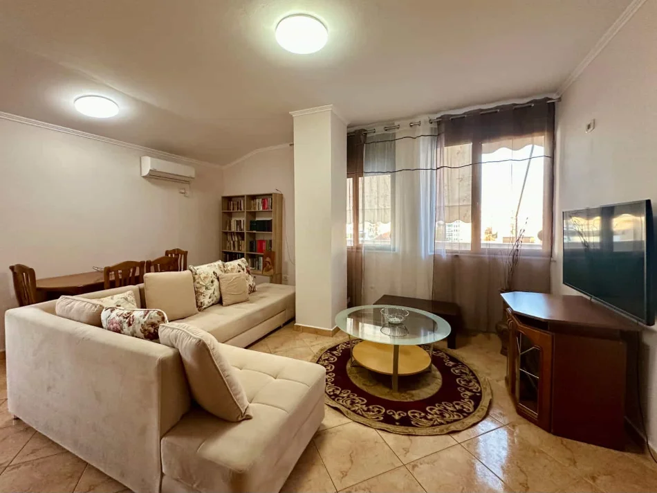 Tirane, jepet me qera 2+1 Kati 5, 80 m² 840 € (rruga dibres)
