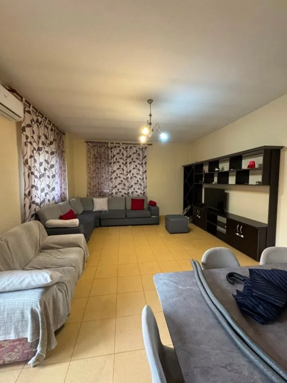 Tirane, jepet me qera 2+1 prane KRISTALI 45.000 leke