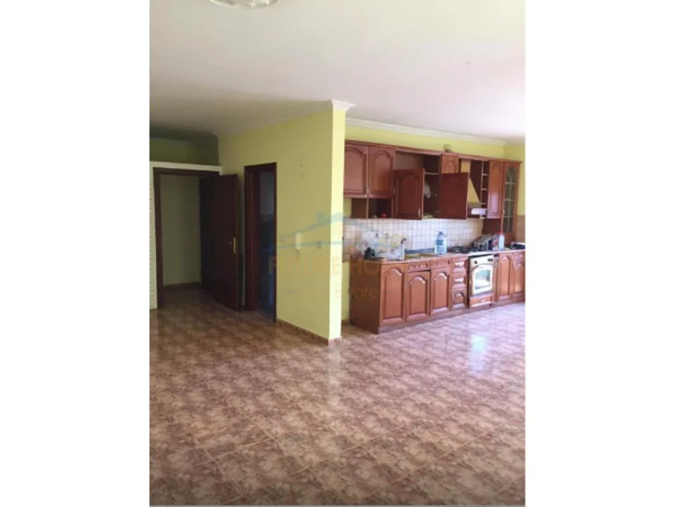 Tirane, jepet me qera 3+1+Ballkon Kati 5, 168 m² 649 € (Medreseja)
