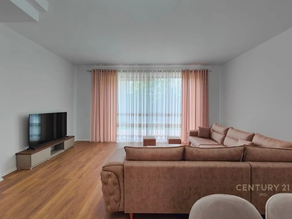 Tirane, jepet me qera 3+1 Kati 0, 220 m² 2.500 € (TEG)