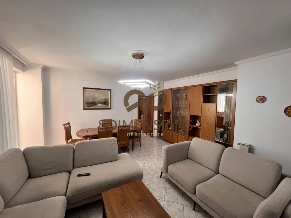 Tirane, jepet me qera 3+1 Kati 5, 110 m² 750 € (selvia)