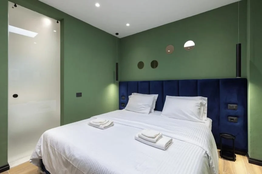 Tirane, jepet me qera 4 garsonier Kati 5, 140 m² 2.000 € (BLLOK)