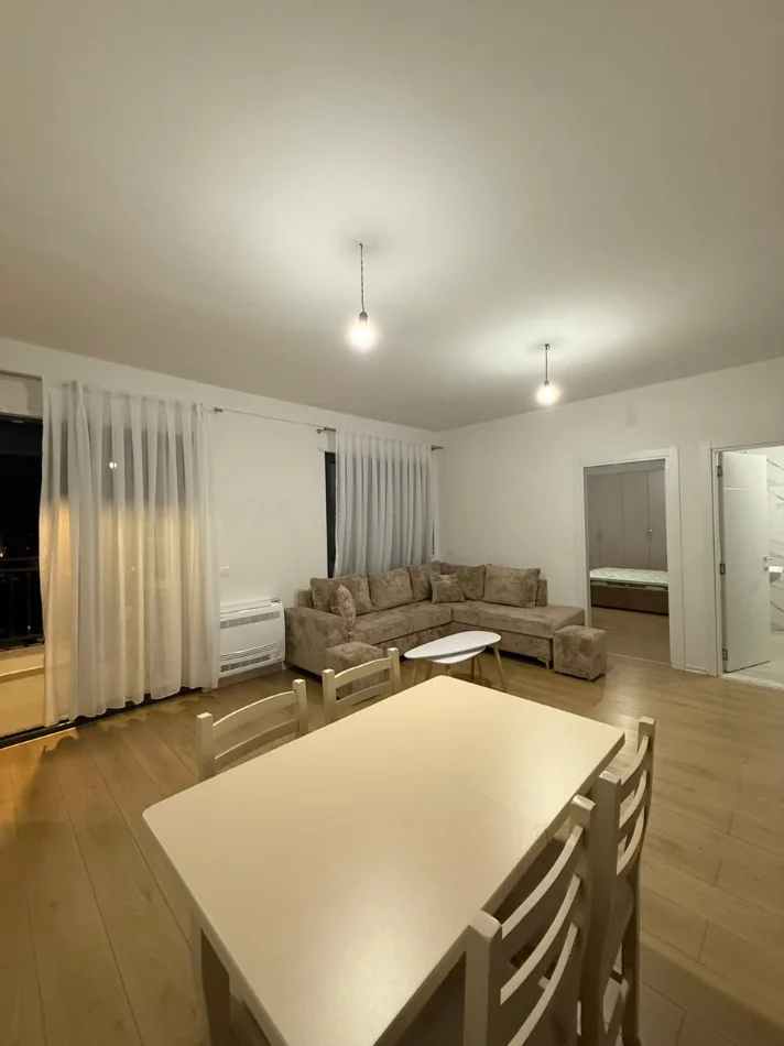 Tirane, jepet me qera Apartament 1+1+Ballkon, Mobilim i Ri,Kati 9, Çmimi 55.000 Lekë të Reja, (Tek Bulevardi i Ri, Tiranë.)