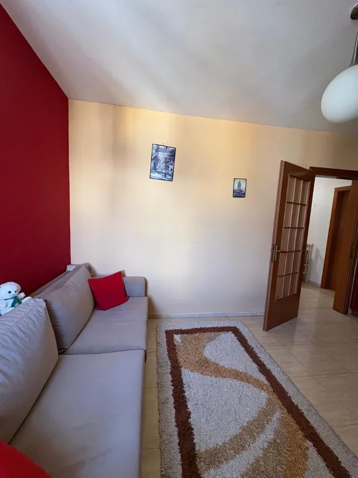 Tirane, jepet me qera Apartament 1+1 Kati 12, 63 m² Mobiluar, Çmimi 50.000 Lekë të Reja tek Rruga Bogdanëve/Rruga Kavajës, Qendër Tiranës.