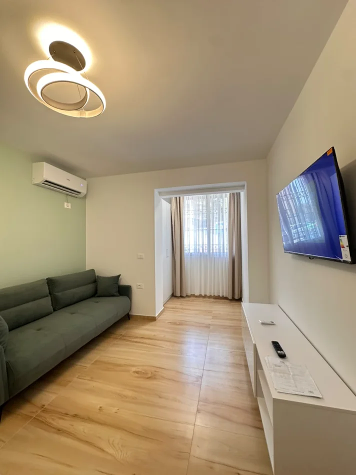 Tirane, jepet me qera Apartament 1+1 Kati 1,Mobiluar, Çmimi 50.000 Lekë të Reja, Pranë Muzeut Shkencave, Tregu Elektrik, Tiranë.)