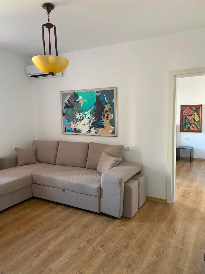 Tirane, jepet me qera Apartament 1+1 Kati 2, 65 m²,Mobiluar, Çmimi 60.000 Lekë të Reja,(Pas UFO-së, Bulevardi Zogu i Parë, Tiranë)