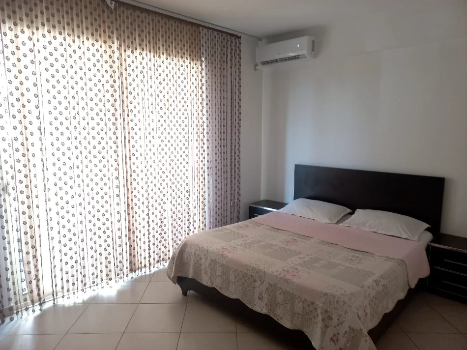Tirane, jepet me qera Apartament 1+1 Kati 3, 65 m²,Mobiluar ,Çmimi 38.000 Lekë të Reja,, tek Terminali, Casa Italia, ,Tiranë