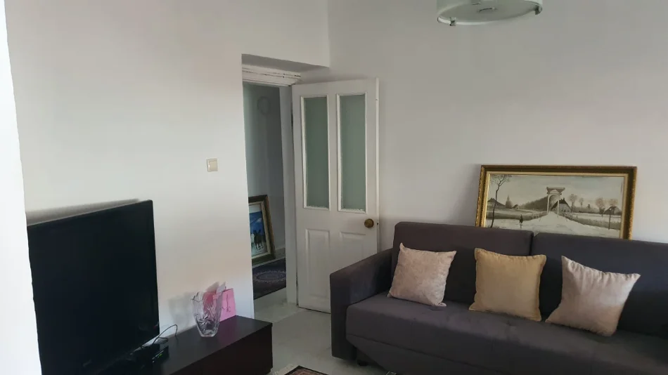 Tirane, jepet me qera Apartament 1+1 Kati 3, 65 m², Çmimi 35.000 Lekë te Reja tek Rruga BARDHYL, Prane Brrylit, Tirane