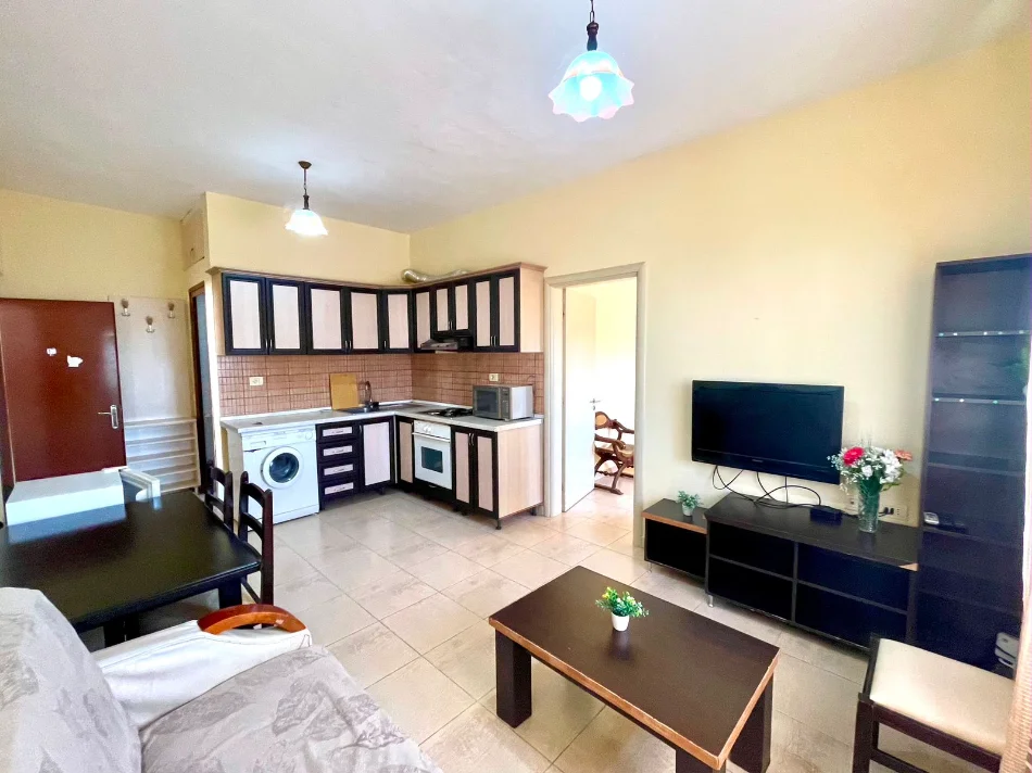 Tirane, jepet me qera Apartament 1+1 Kati 3, 65 m² ,Çmimi 45.000 Lekë të Reja,, tek 21 Dhjetori ,Tiranë