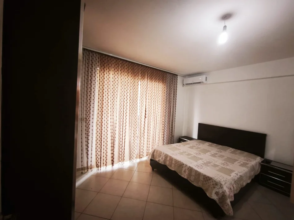 Tirane, jepet me qera Apartament 1+1, Kati 3, Mobiluar ,Çmimi 40.000 Lekë të Reja, tek TERMINALI, CASA ITALIA, Tiranë.