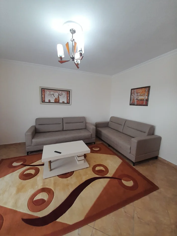 Tirane, jepet me qera Apartament 1+1 ,Kati 4, Cmimi 55.000 Lekë të Reja, Farmacia 10, Rruga Dibrës,  Tiranë.