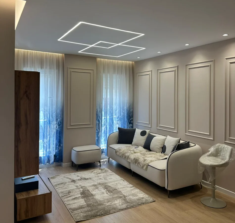 Tirane, jepet me qera Apartament 1+1, Kati 4, Mobiluar,Parket, Çmimi 43.000 Lekë të Reja, (Tek Univers City, Tirane.)