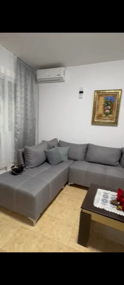 Tirane, jepet me qera Apartament 1+1, Mobilim ,kati 2, Çmimi  45.000 Lekë të Reja, Tek 5 MAJ, Tiranë