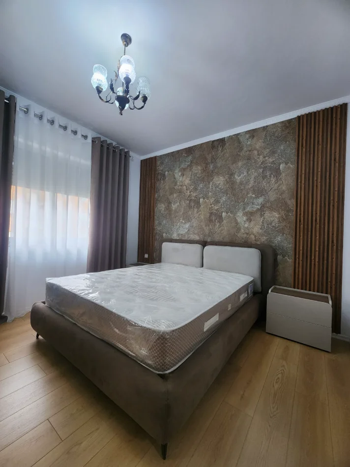 Tirane, jepet me qera Apartament 1+1, Mobiluar,Kati 3,Çmimi 40.000 Lekë të Reja,në FRESK,Tiranë.