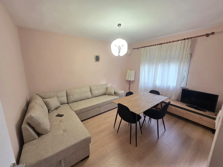 Tirane, jepet me qera Apartament 1+1,Mobiluar, Kati 4, Çmimi 53.000 Lekë të Reja, në MYSLYM SHYRI, Tirane.