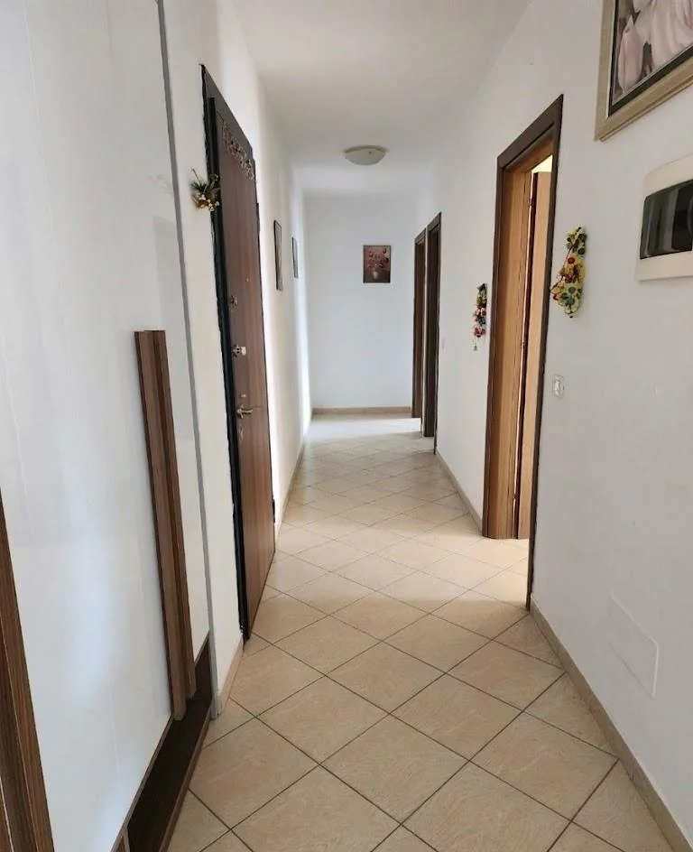 Tirane, jepet me qera Apartament 2+1+Ballkon, BOSH, Kati 3,  100 m², Cmimi 50.000 Lekë të Reja, Rruga Jordan Misja, Tiranë.