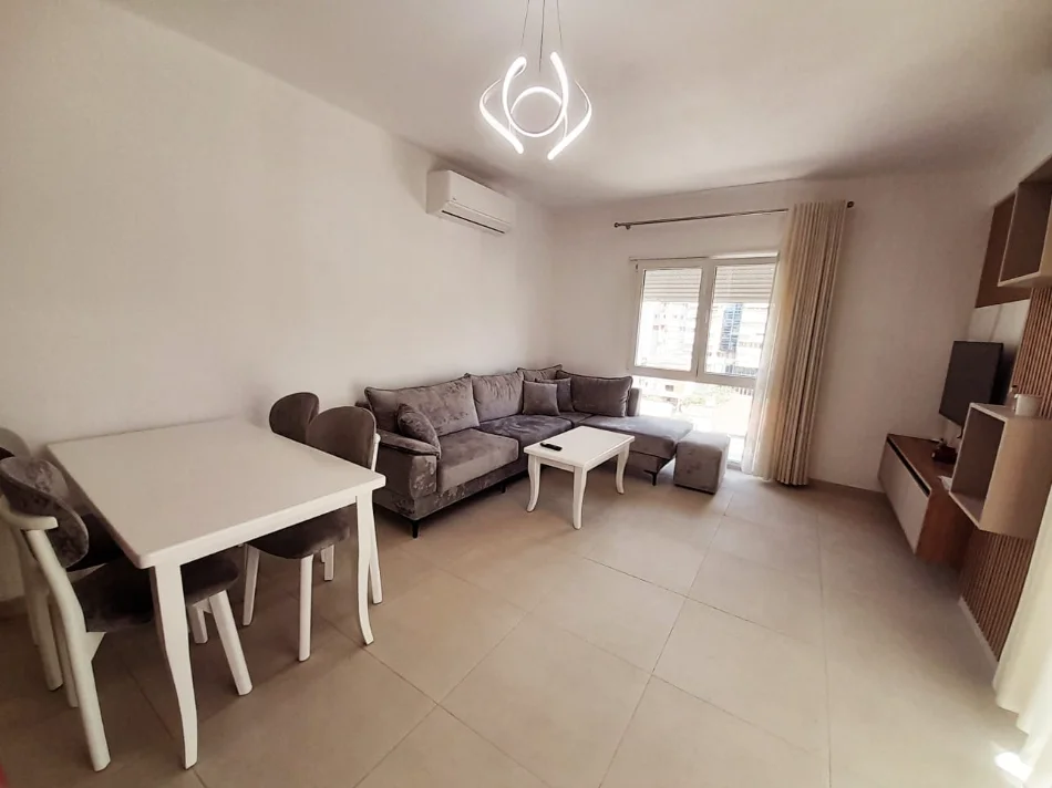 Tirane, jepet me qera Apartament 2+1+Ballkon Kati 4, 110 m²,Çmimi 57.000 Lekë të Reja,(Tek Ish Sheshi Shqiponja, Laprakë ,Tiranë)
