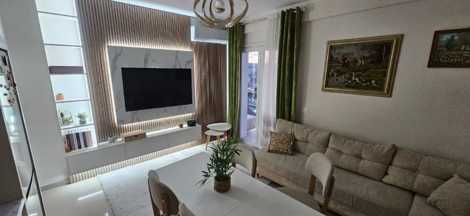 Tirane, jepet me qera Apartament 2+1+Ballkon Kati 5, 90 m², Çmimi  57.000 Lekë të Reja, Ish-Sheshi Shqiponja, në Laprakë, Tiranë)