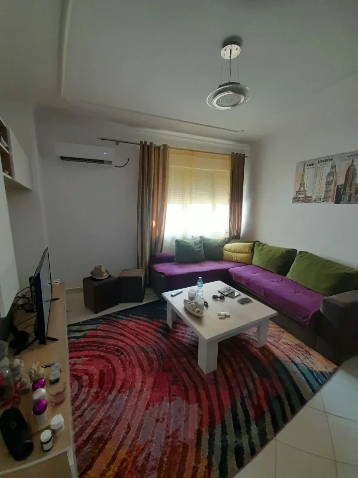 Tirane, jepet me qera Apartament 2+1, Kati 3,Mobiluar, Çmimi 45.000 Lekë të Reja, në  Fresk,Tiranë..