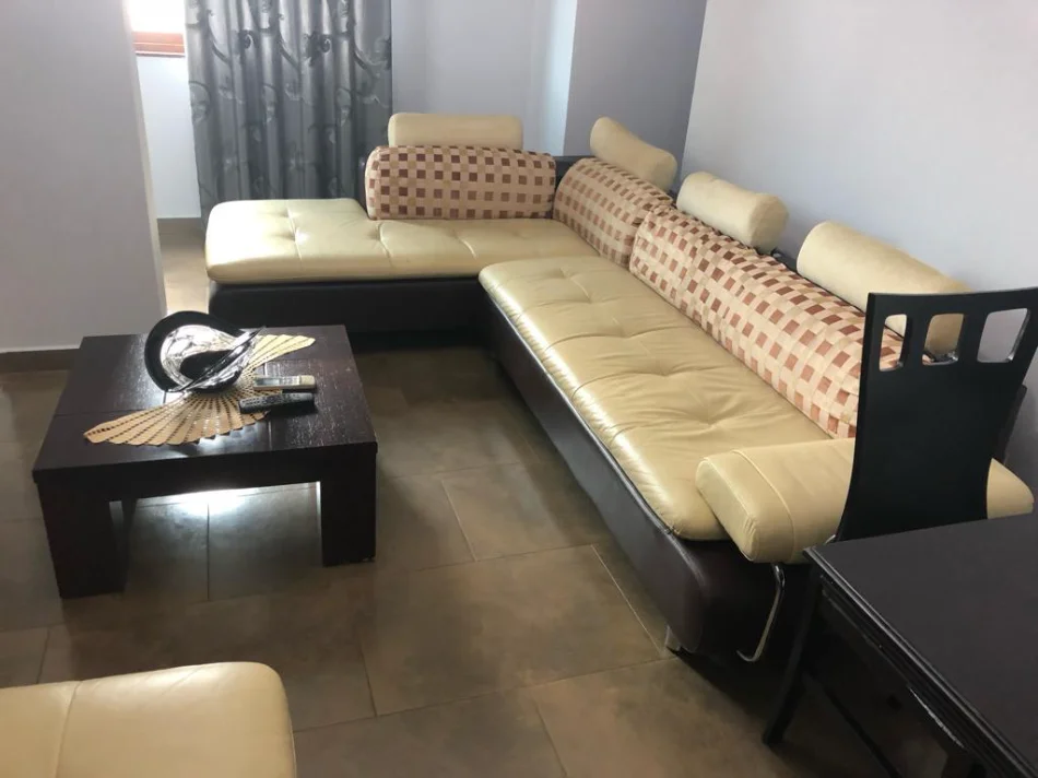 Tirane, jepet me qera Apartament 2+1 Kati 5, Cmimi 60.000 Lekë të Reja,  Pranë Selvisë, Rruga Dibrës, Tiranë