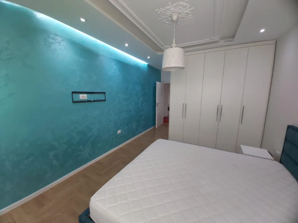 Tirane, jepet me qera Apartament 2+1 Kati 6, 95 m², Çmimi 55.000 Lekë të Reja,tek Kompleksi Grand, Tregu Elektrik, Tiranë)